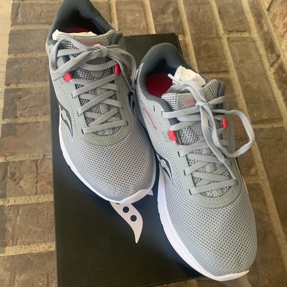 NIB Saucony Convergence Women’s. Size 6. Color gray. - Picture 1 of 8